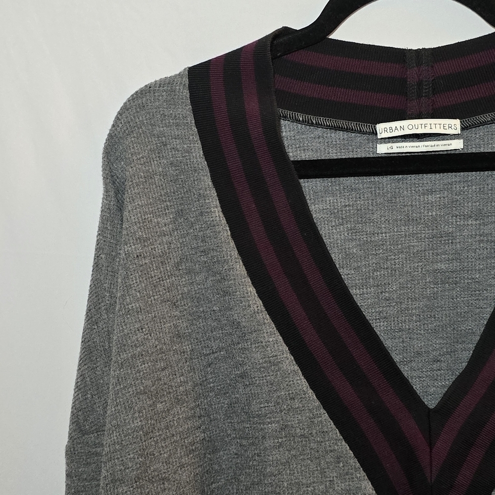 Urban Outfitters Gray Deep V Neck Lightweight Tennis Sweater Ribbed Knit, sz L - Picture 3 of 9